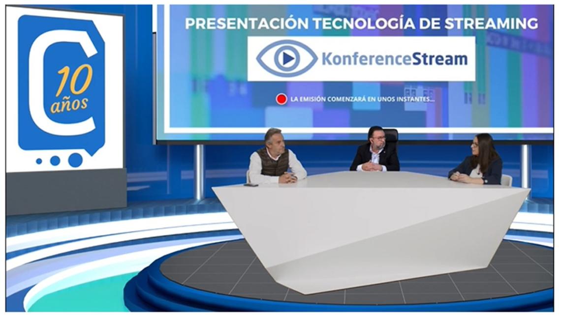 Konference Stream permite personalizar el plató con la imagen de tu empresa. En la imagen, Enrique Nogueira, responsable de Producción Audiovisual de C de Comunicación, Ricardo J. Hernández, coordinador general; y Marta Jiménez, directora.